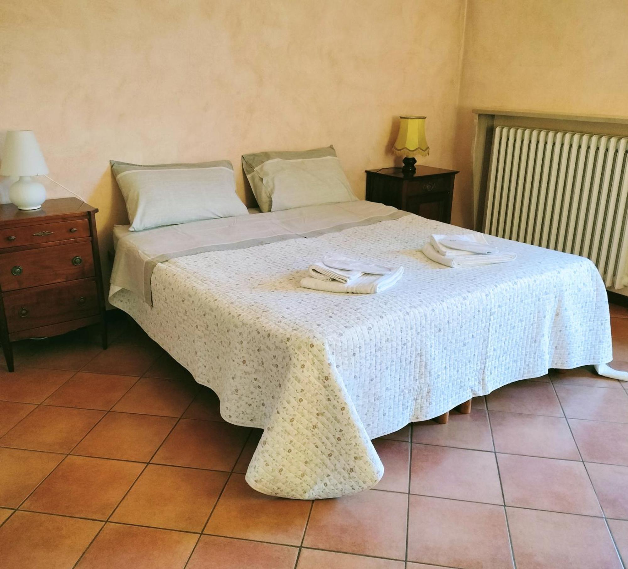 בורגו סן דלמצו B&B "Madama Granet" מראה חיצוני תמונה